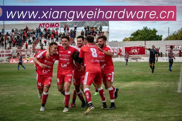 darling国家队表情包走红 缘起关键赛场时刻及对球队形象影响